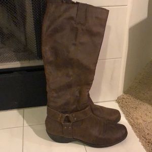 AEROSOLES Boots, Size 10 extended calf option